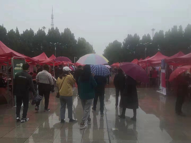 “雨中求賢，職等你來”農達生化參加中牟縣招才引智人才招聘會(圖3)
